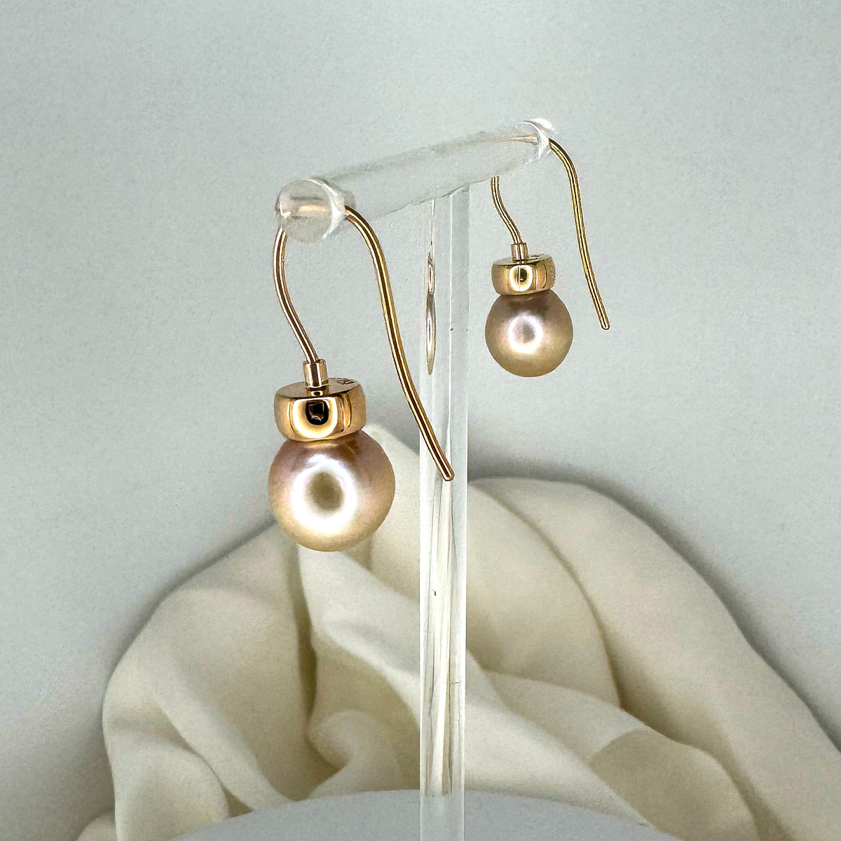 Ohrringe aus Gold mit rosa Perlen